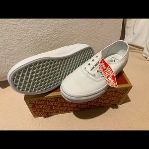 BRAND NEW Vans- ‘Authentic’ - True White